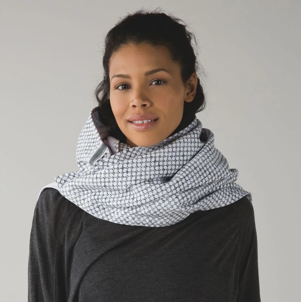 Lululemon Vinyasa Scarf *Fleece Dottie Eyelet White Black / White